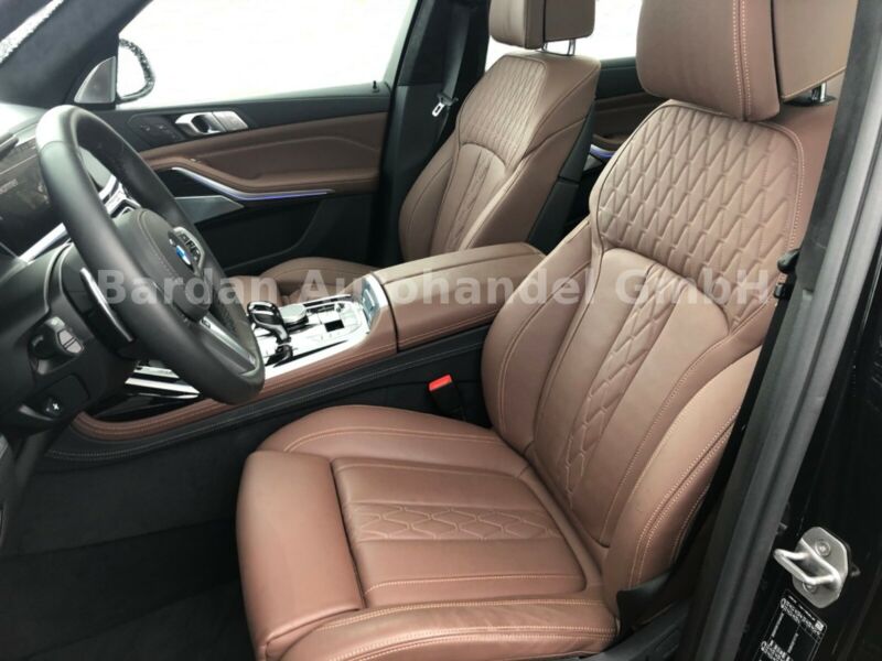 BMW X7 M50d xDrive Mpaket | předváděcí auto skladem | sportovně luxusní SUV | maximální výbava | nejnižší cena | nákup online